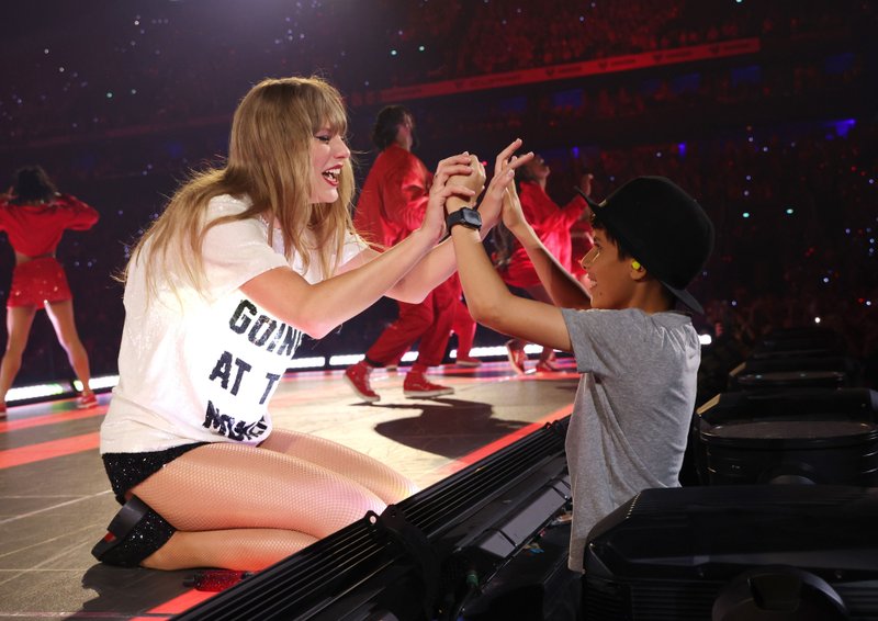 Taylor Swift — May 11 - Paris, France — photo 32