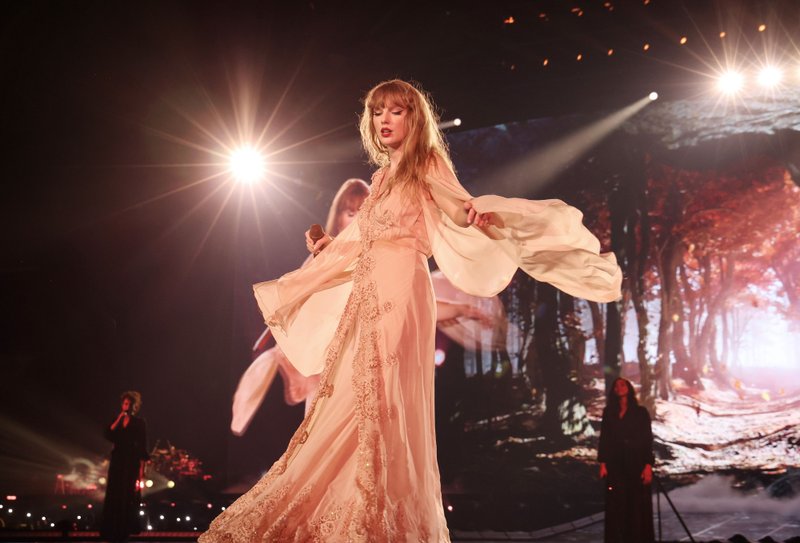 Taylor Swift — May 11 - Paris, France — photo 33