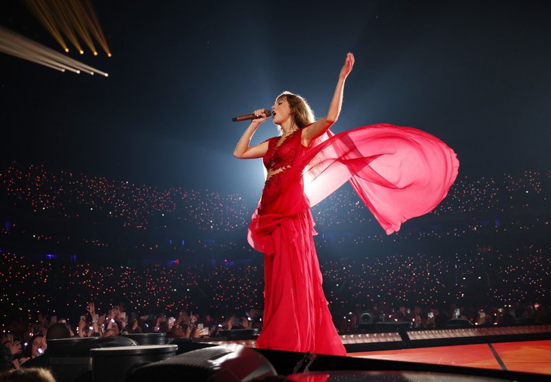 Taylor Swift — May 12 - Paris, France — photo 13