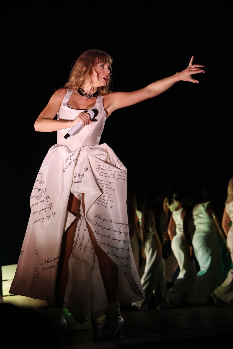 Taylor Swift — May 12 - Paris, France — photo 14