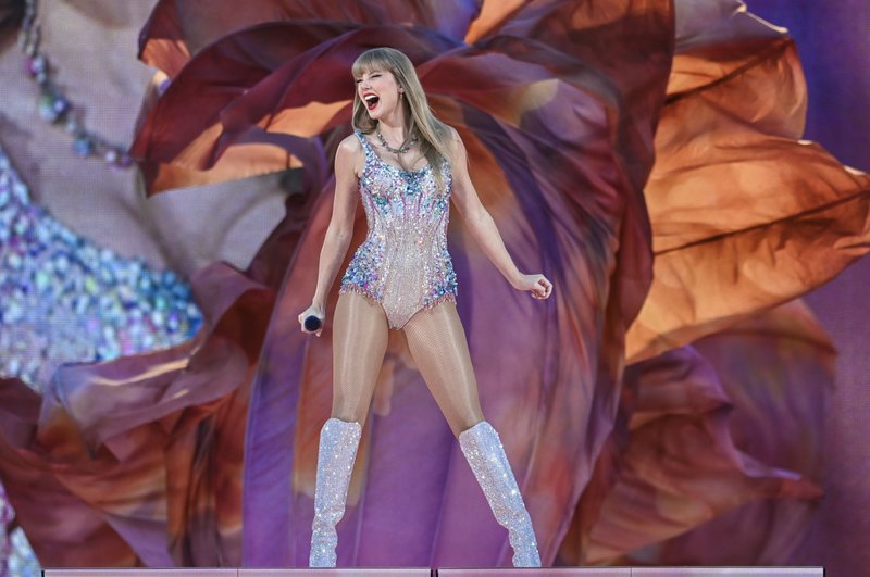 Taylor Swift — May 24 - Lisbon, Portugal — photo 2