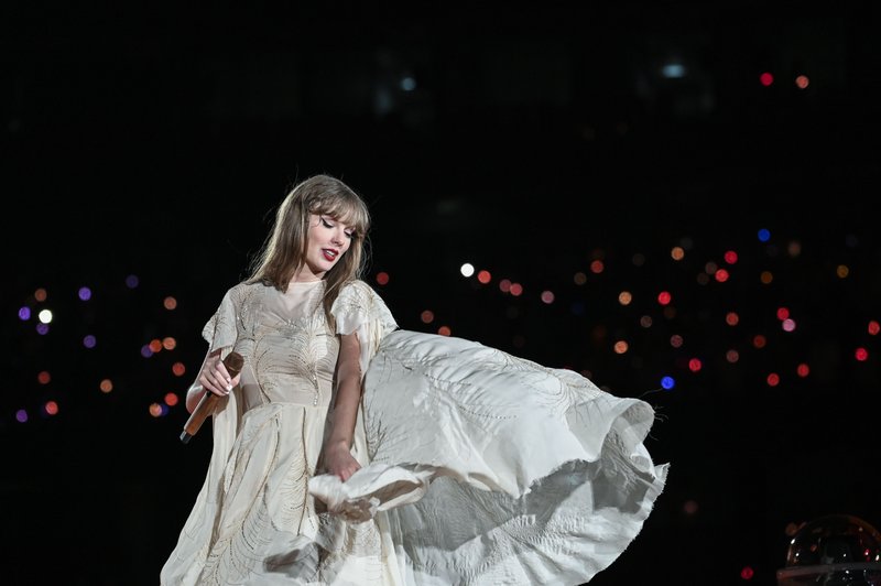 Taylor Swift — May 24 - Lisbon, Portugal — photo 8