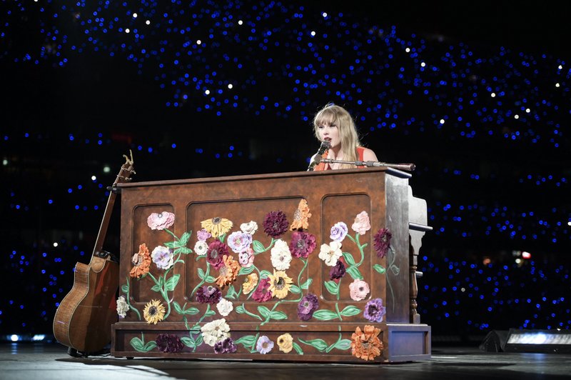 Taylor Swift — May 24 - Lisbon, Portugal — photo 13