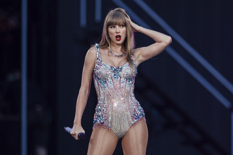 Taylor Swift — May 24 - Lisbon, Portugal — photo 15