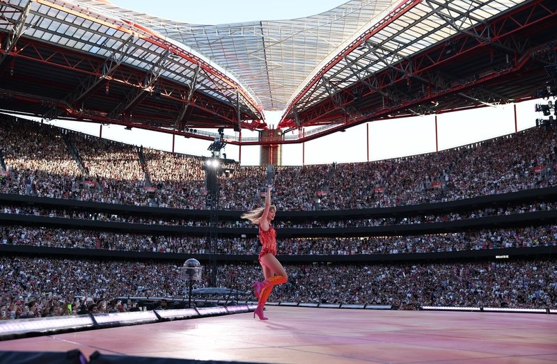 Taylor Swift — May 25 - Lisbon, Portugal — photo 1