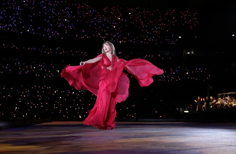 Taylor Swift — May 25 - Lisbon, Portugal — photo 2