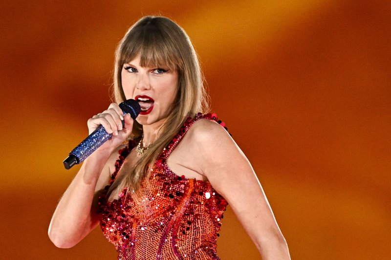 Taylor Swift — May 9 - Paris, France — photo 7