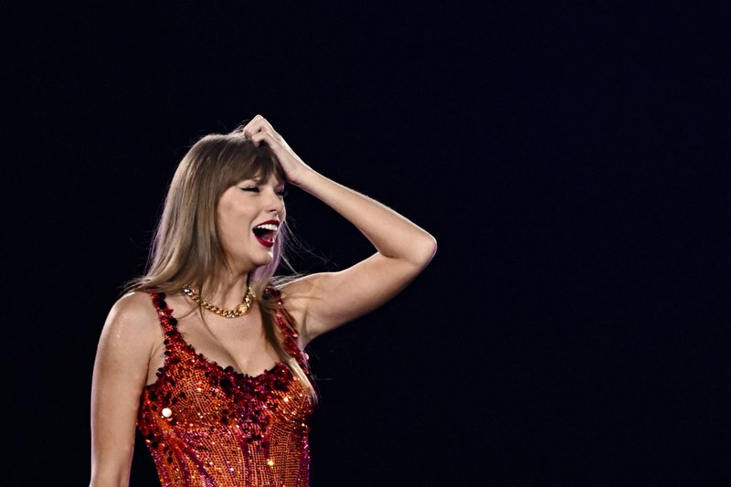 Taylor Swift — May 9 - Paris, France — photo 8