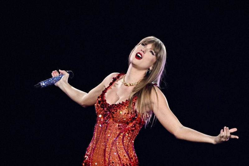Taylor Swift — May 9 - Paris, France — photo 10