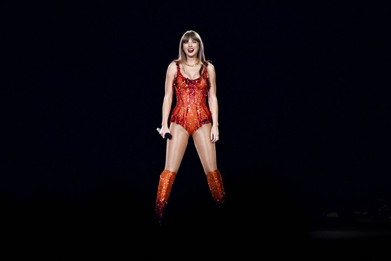 Taylor Swift — May 9 - Paris, France — photo 32