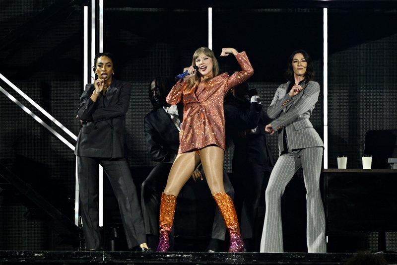 Taylor Swift — May 9 - Paris, France — photo 42