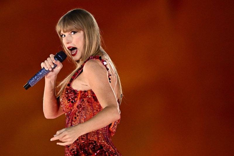 Taylor Swift — May 9 - Paris, France — photo 46