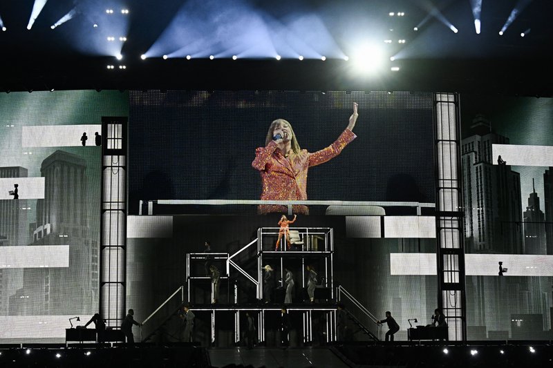 Taylor Swift — May 9 - Paris, France — photo 47