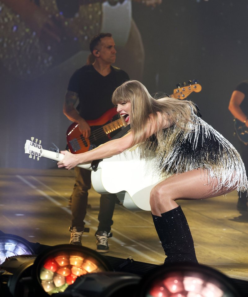 Taylor Swift — May 9 - Paris, France — photo 55
