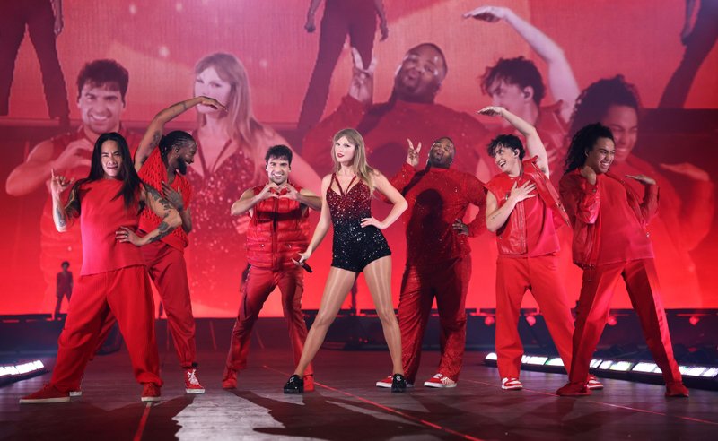 Taylor Swift — May 9 - Paris, France — photo 62