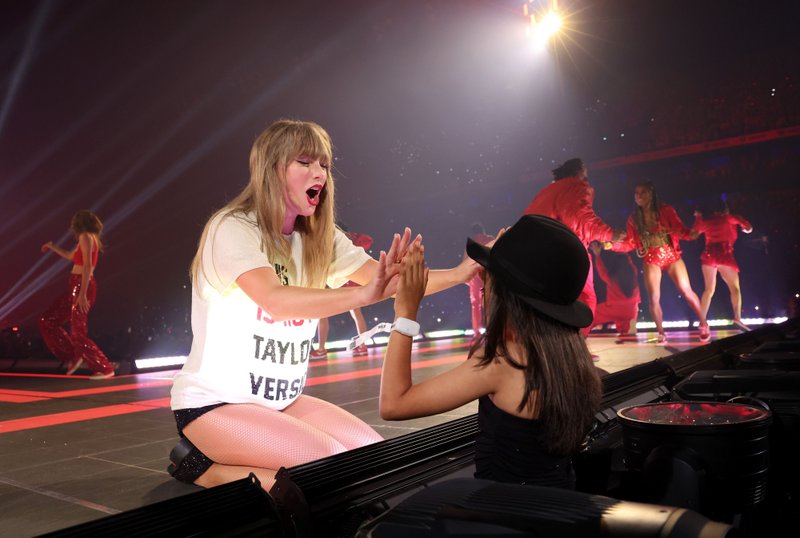 Taylor Swift — May 9 - Paris, France — photo 71