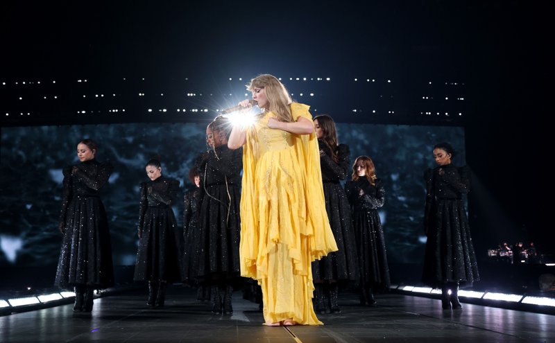 Taylor Swift — May 9 - Paris, France — photo 75