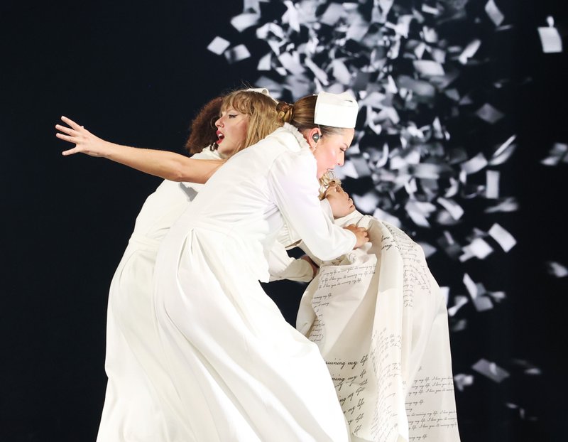 Taylor Swift — May 9 - Paris, France — photo 76