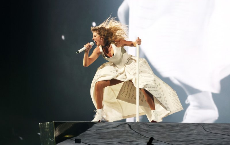 Taylor Swift — May 9 - Paris, France — photo 81