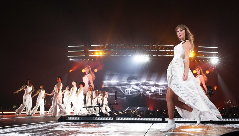 Taylor Swift — May 9 - Paris, France — photo 96