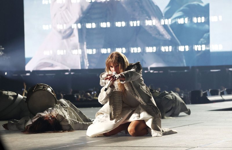 Taylor Swift — May 9 - Paris, France — photo 103