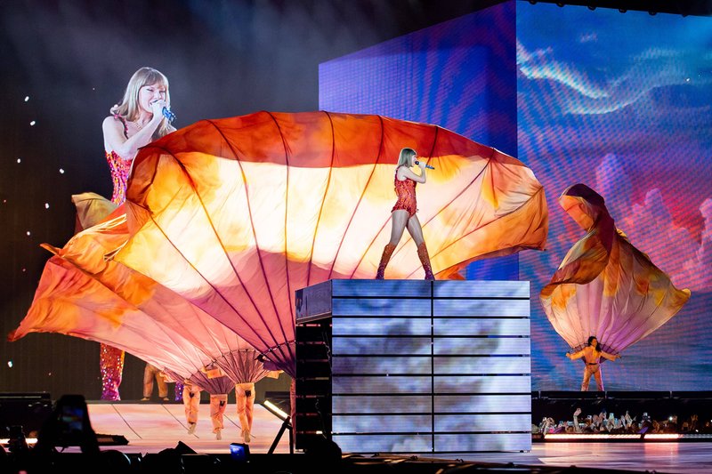 Taylor Swift — May 9 - Paris, France — photo 112