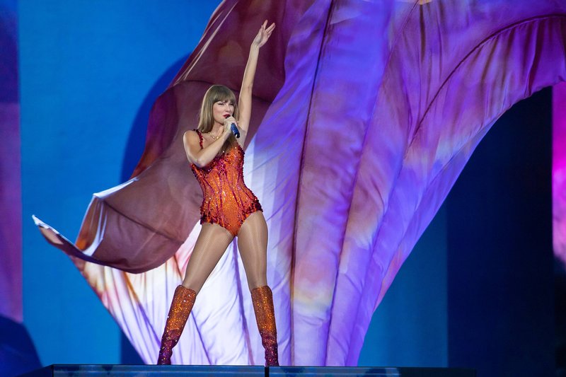 Taylor Swift — May 9 - Paris, France — photo 115