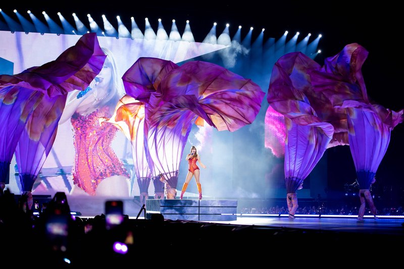 Taylor Swift — May 9 - Paris, France — photo 116