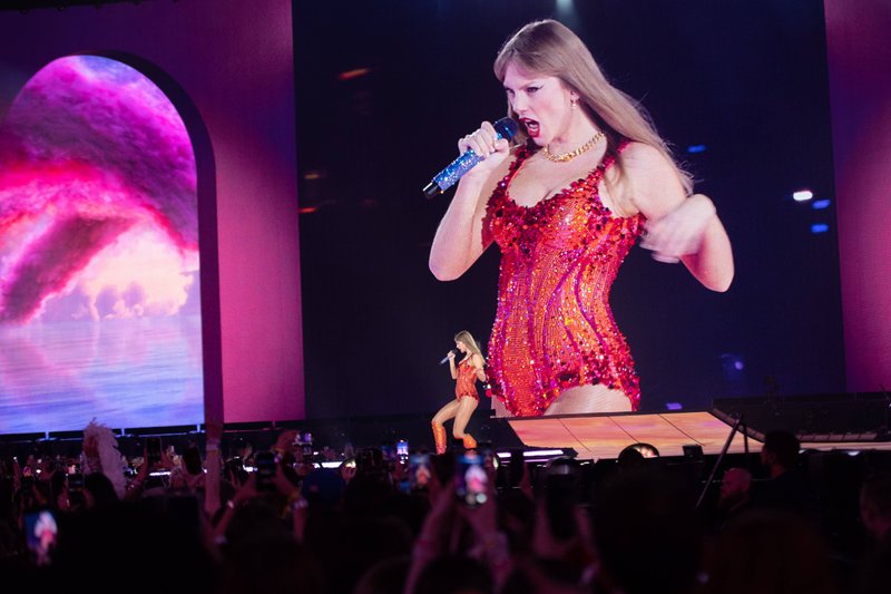 Taylor Swift — May 9 - Paris, France — photo 143