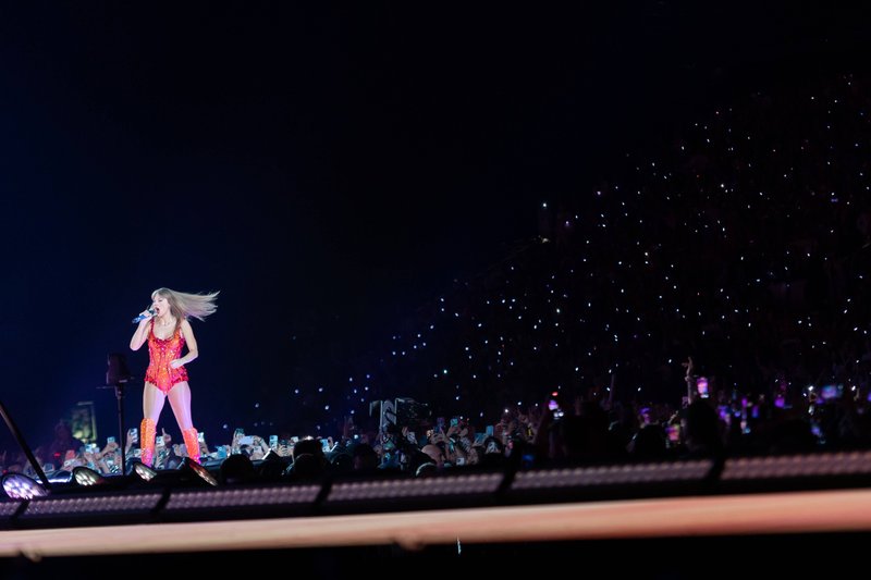 Taylor Swift — May 9 - Paris, France — photo 145