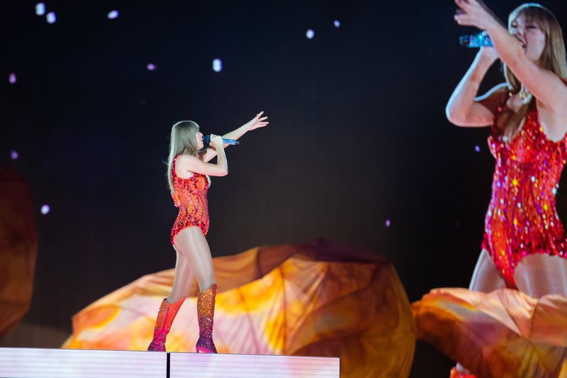 Taylor Swift — May 9 - Paris, France — photo 149