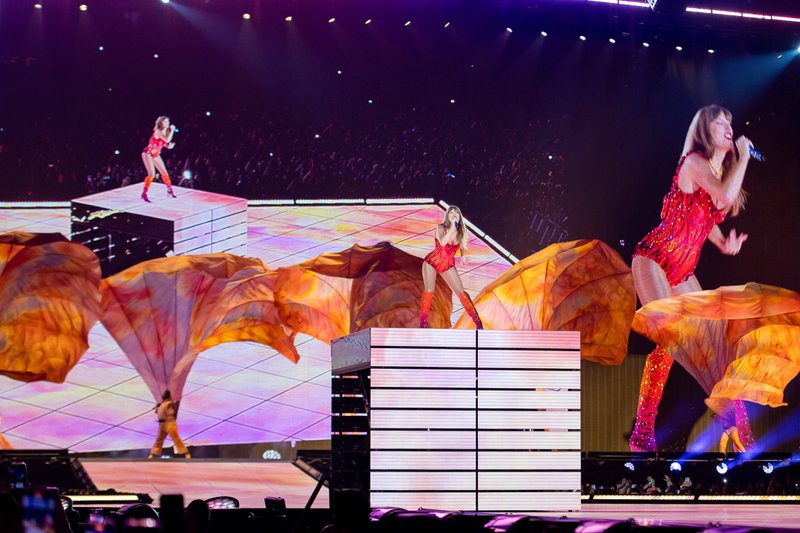 Taylor Swift — May 9 - Paris, France — photo 150