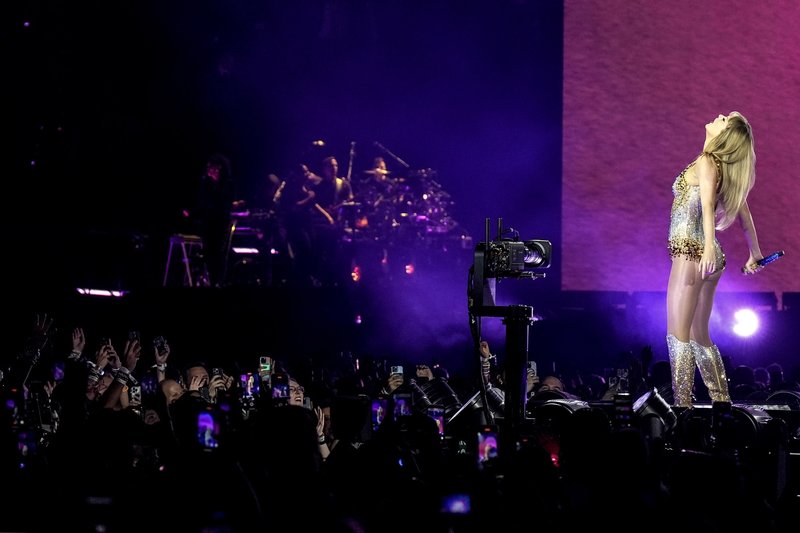 Taylor Swift — November 14 - Toronto, Canada — photo 6