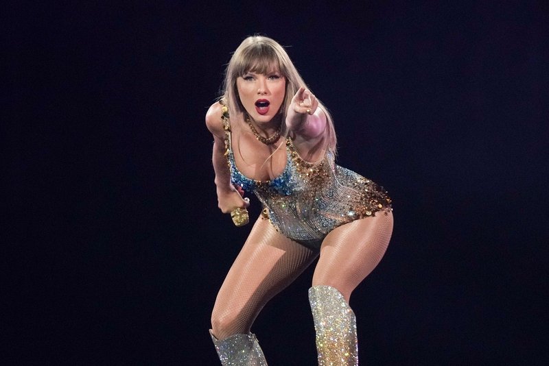 Taylor Swift — November 14 - Toronto, Canada — photo 8