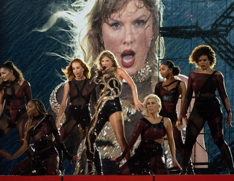 Taylor Swift — October 18 - Miami, Florida — photo 11