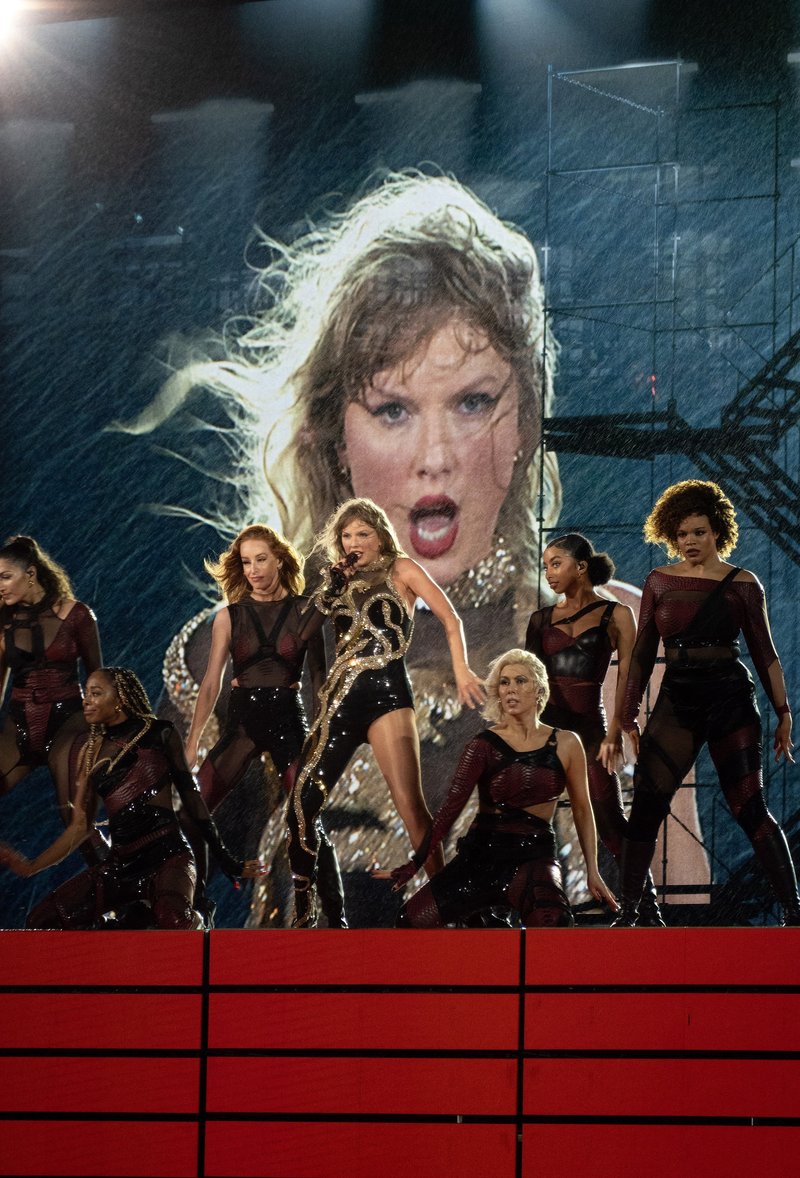 Taylor Swift — October 18 - Miami, Florida — photo 48