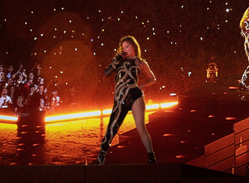 Taylor Swift — October 18 - Miami, Florida — photo 59