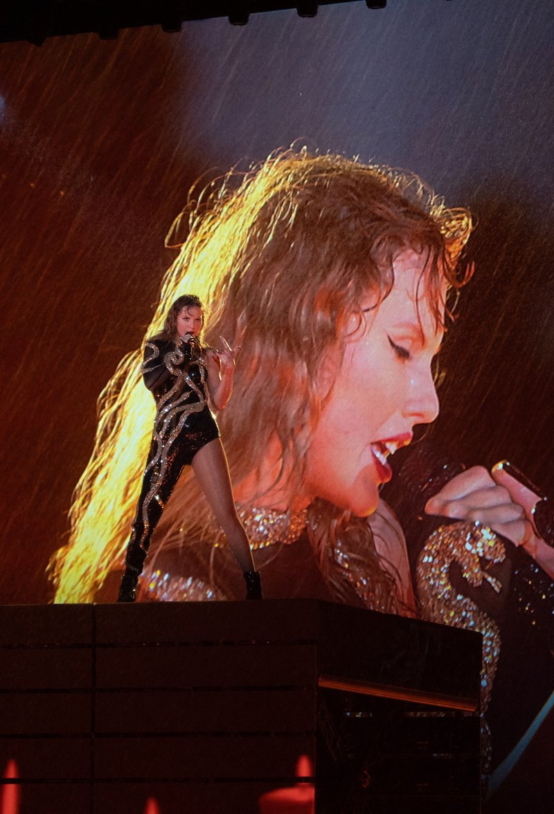 Taylor Swift — October 18 - Miami, Florida — photo 62