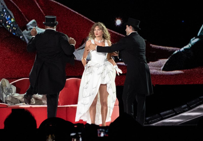 Taylor Swift — October 18 - Miami, Florida — photo 139