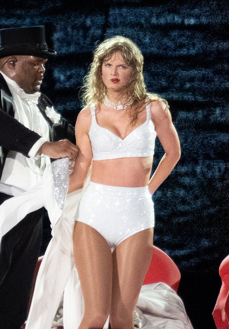 Taylor Swift — October 18 - Miami, Florida — photo 140