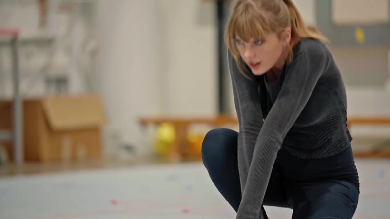 Taylor Swift — Behind The Scenes (Screen Captures) — photo 12
