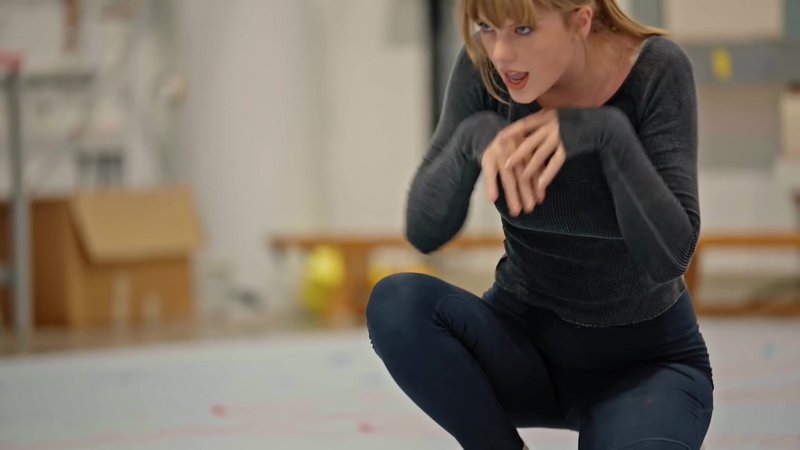 Taylor Swift — Behind The Scenes (Screen Captures) — photo 14