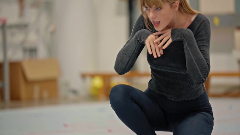 Taylor Swift — Behind The Scenes (Screen Captures) — photo 15