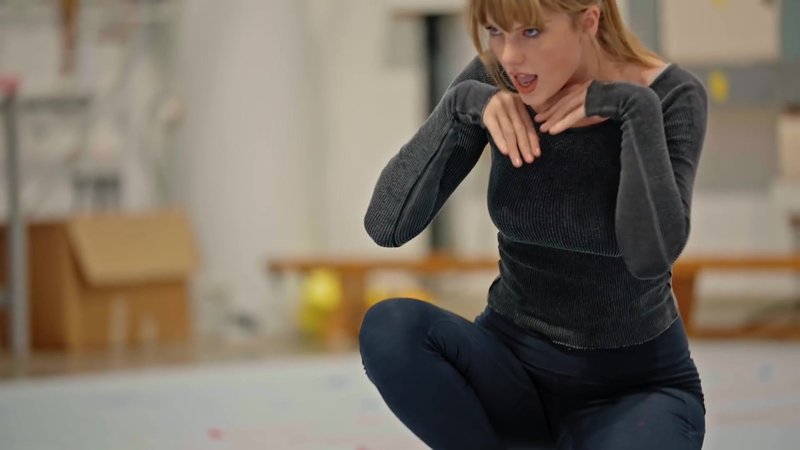 Taylor Swift — Behind The Scenes (Screen Captures) — photo 16