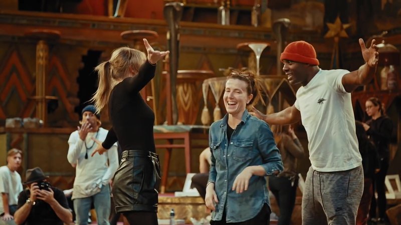 Taylor Swift — Behind The Scenes (Screen Captures) — photo 28