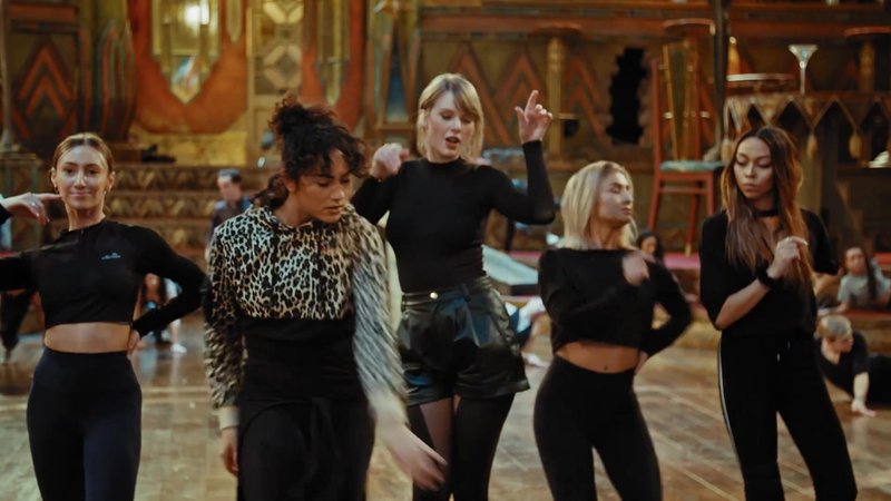 Taylor Swift — Cats - A Look Inside (Screen Captures) — photo 4