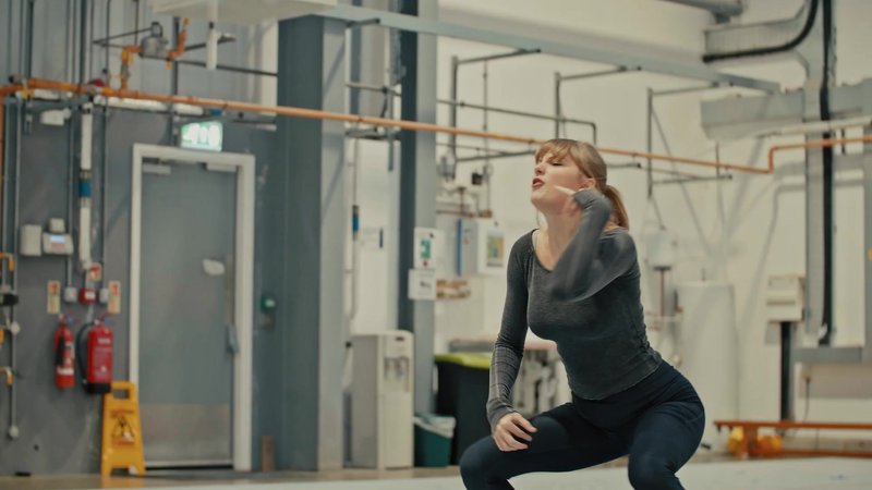 Taylor Swift — Cats - A Look Inside (Screen Captures) — photo 20