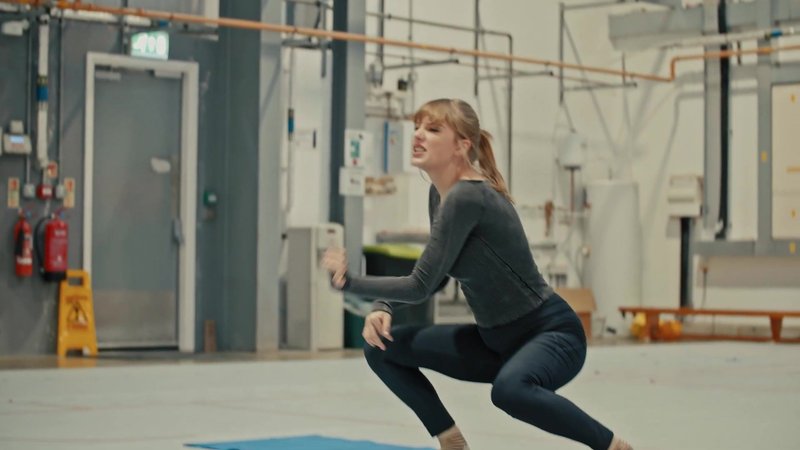 Taylor Swift — Cats - A Look Inside (Screen Captures) — photo 21