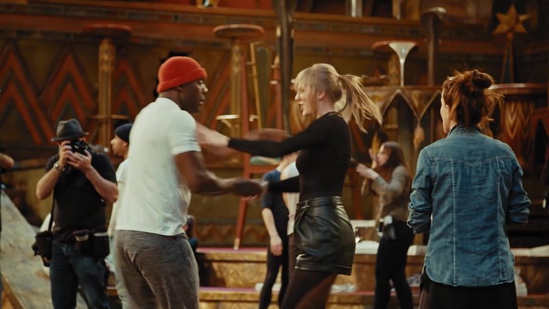 Taylor Swift — Cats - A Look Inside (Screen Captures) — photo 26