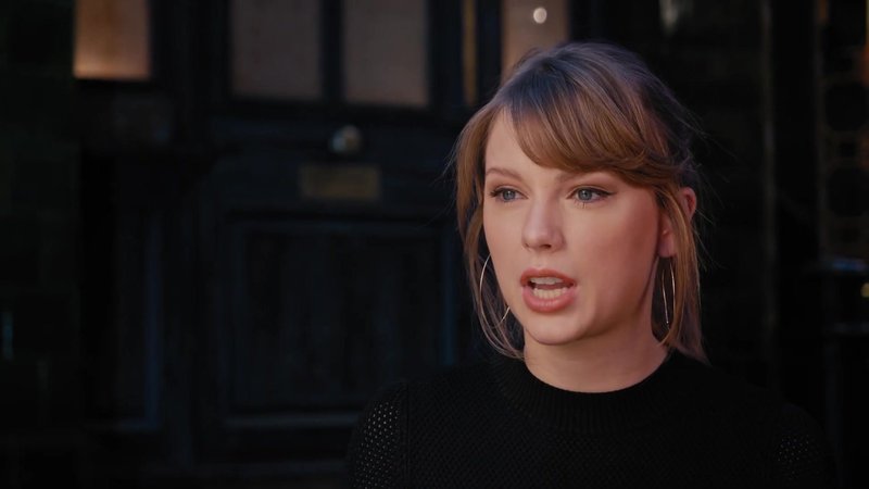 Taylor Swift — Cats - A Look Inside (Screen Captures) — photo 30